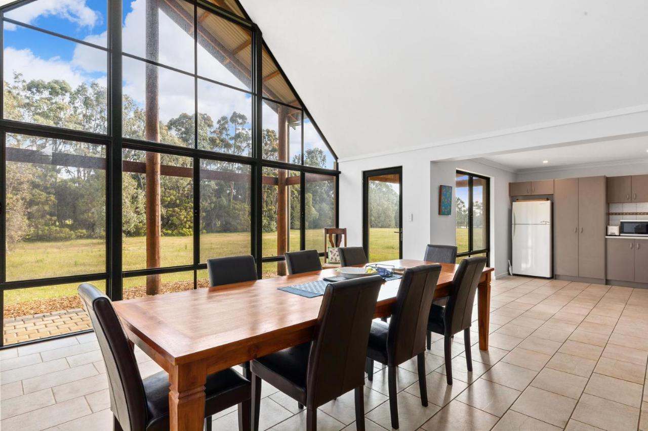 Kangaroo Retreat - Family Favourite Bush Retreat With Kangaroos In Holiday home Margaret River