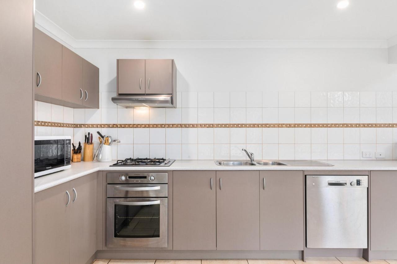 Kangaroo Retreat - Family Favourite Bush Retreat With Kangaroos In Holiday home *