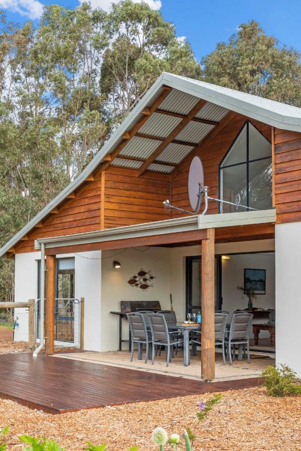 Kangaroo Retreat - Family Favourite Bush Retreat With Kangaroos In Holiday home