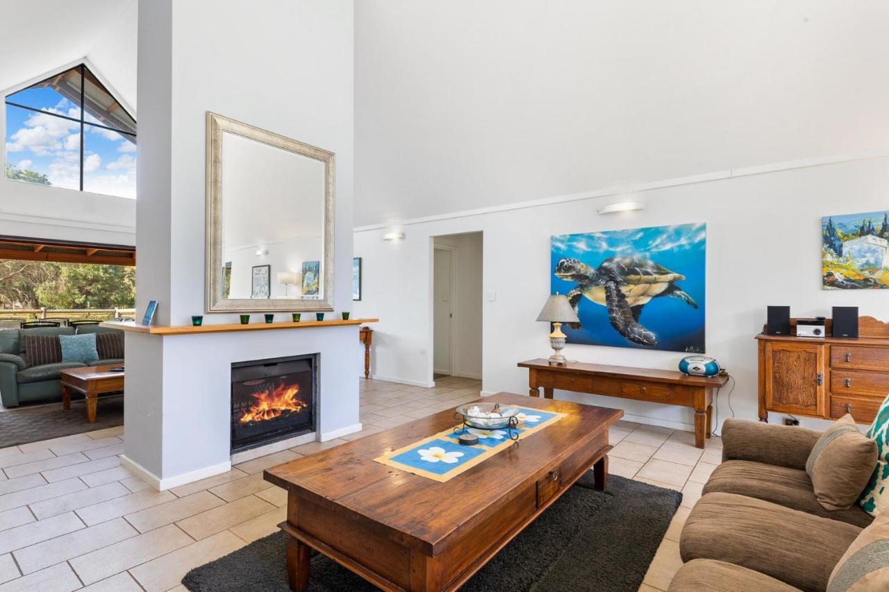 Kangaroo Retreat - Family Favourite Bush Retreat With Kangaroos In Holiday home *