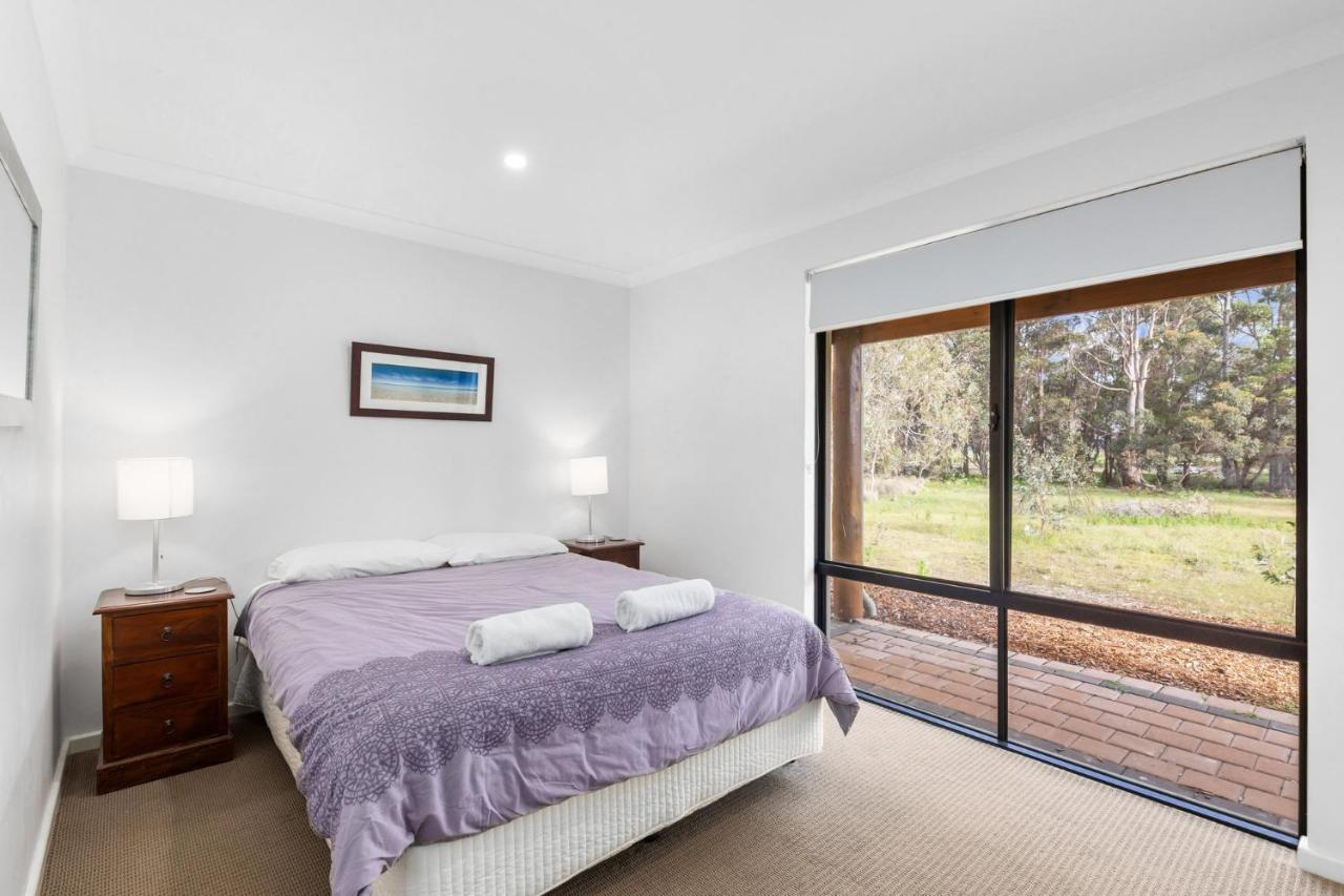 Kangaroo Retreat - Family Favourite Bush Retreat With Kangaroos In Holiday home Margaret River